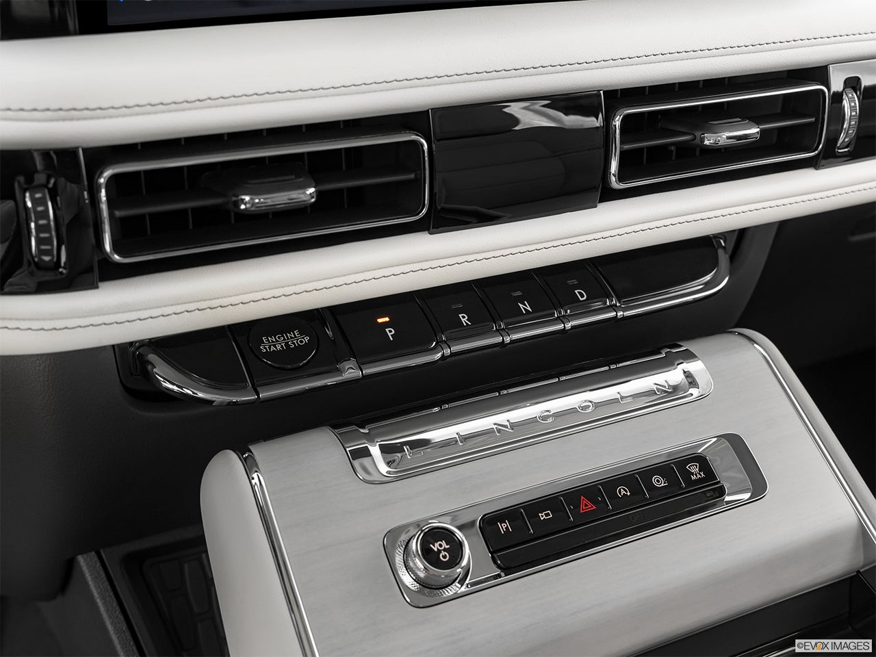 2025 Lincoln Aviator photo