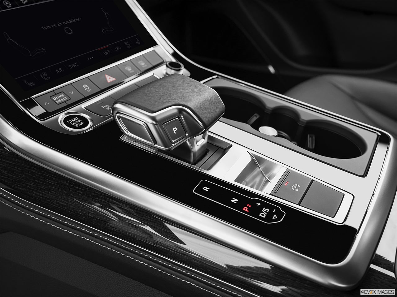 2025 Audi Q8 photo