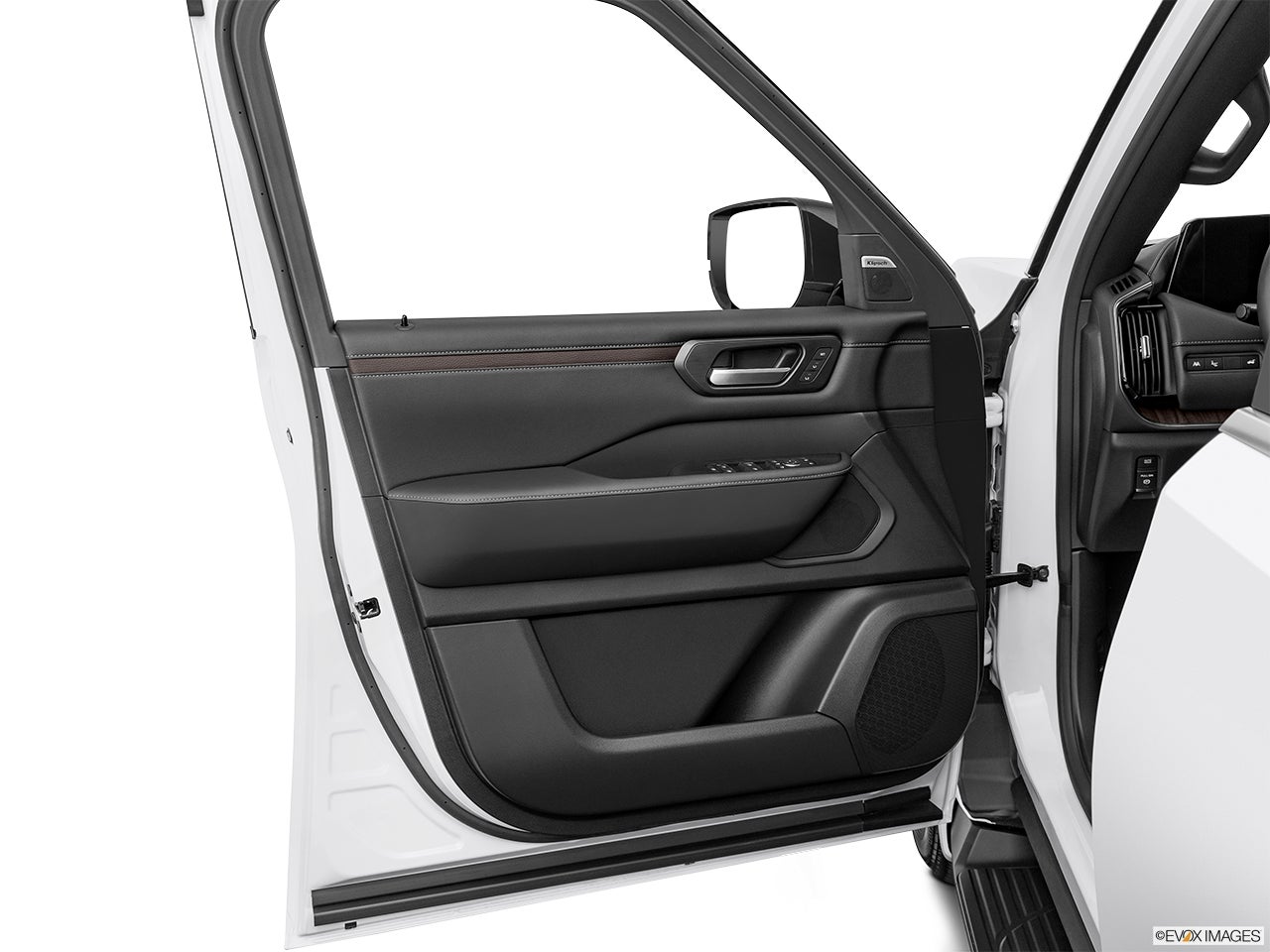 2025 Nissan Armada photo