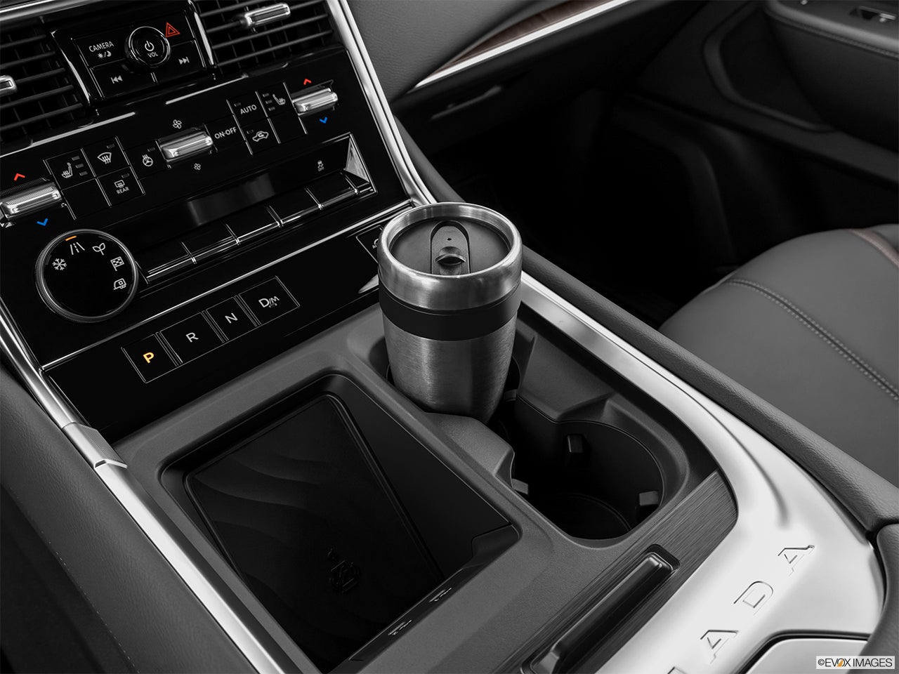 2025 Nissan Armada photo