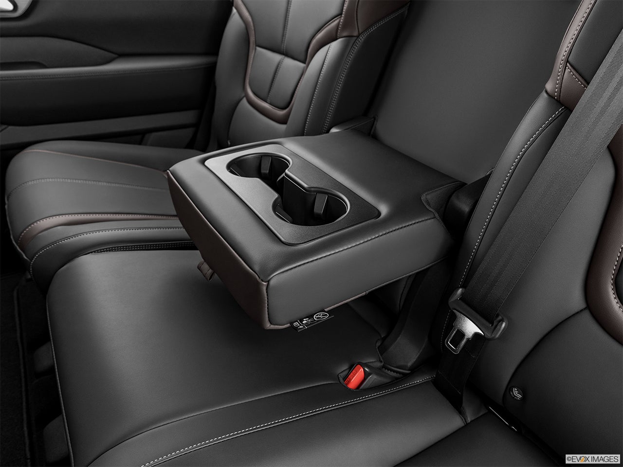 2025 Nissan Armada photo
