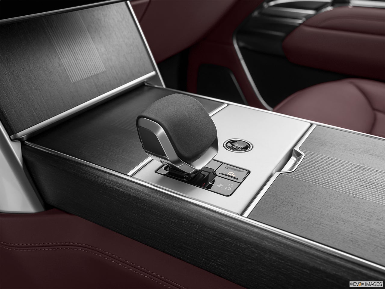 2026 Land Rover Range Rover photo