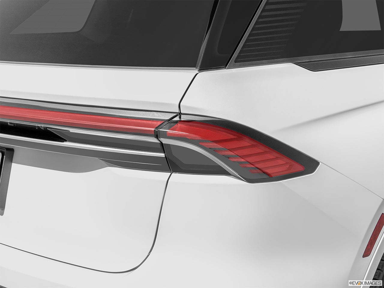 2025 Lincoln Nautilus Hybrid photo