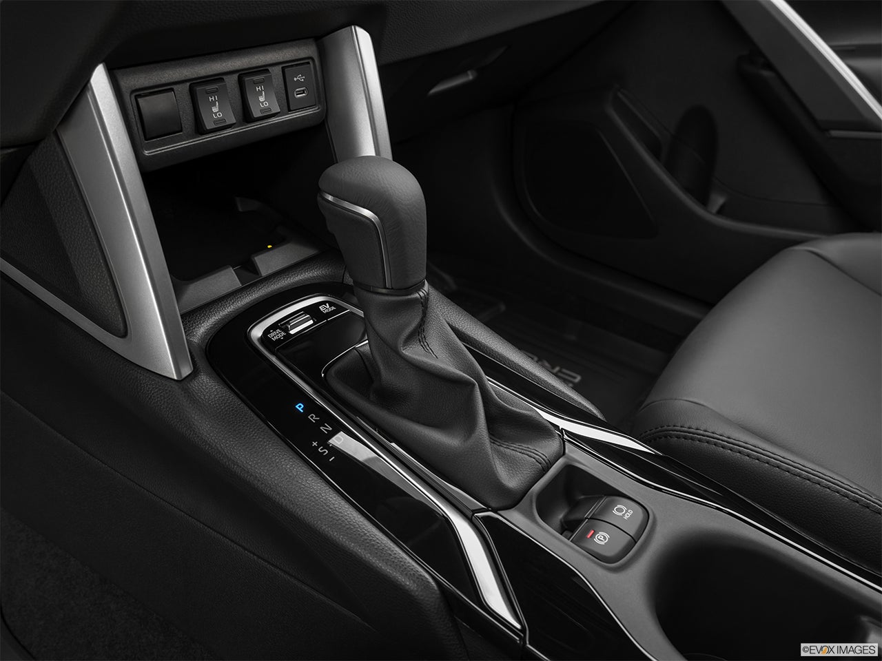 2025 Toyota Corolla Cross Hybrid photo