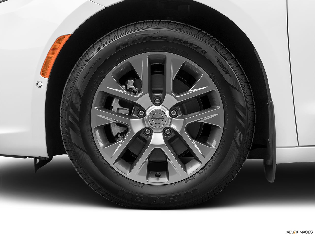 2026 Chrysler Pacifica Plug-In Hybrid photo