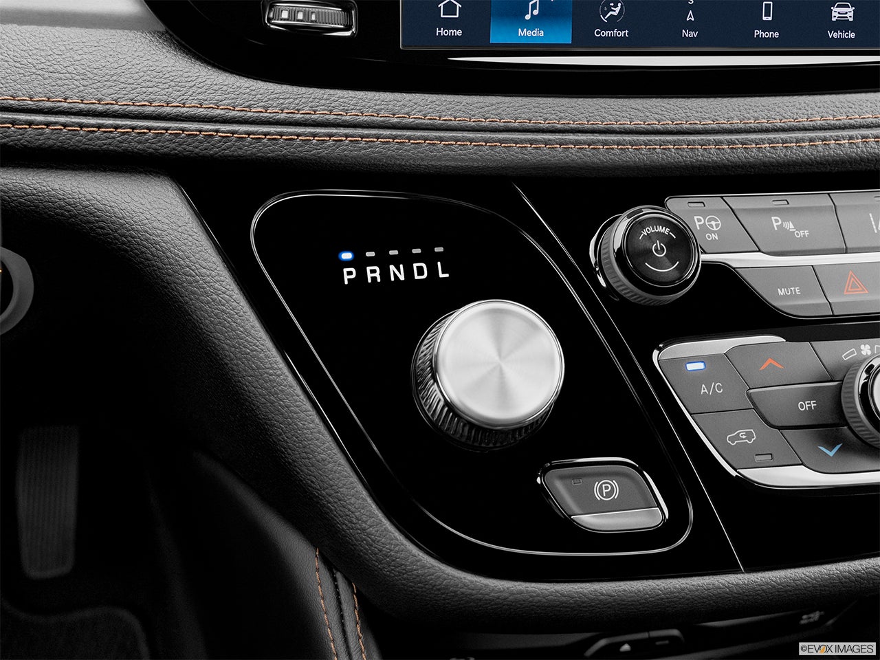 2026 Chrysler Pacifica Plug-In Hybrid photo