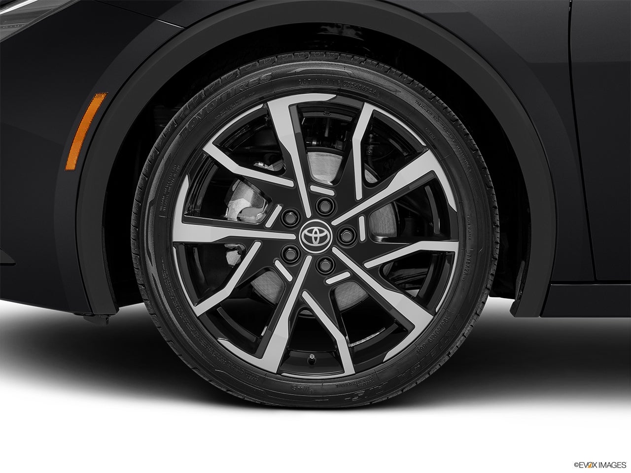 2025 Toyota Prius Plug-in Hybrid photo