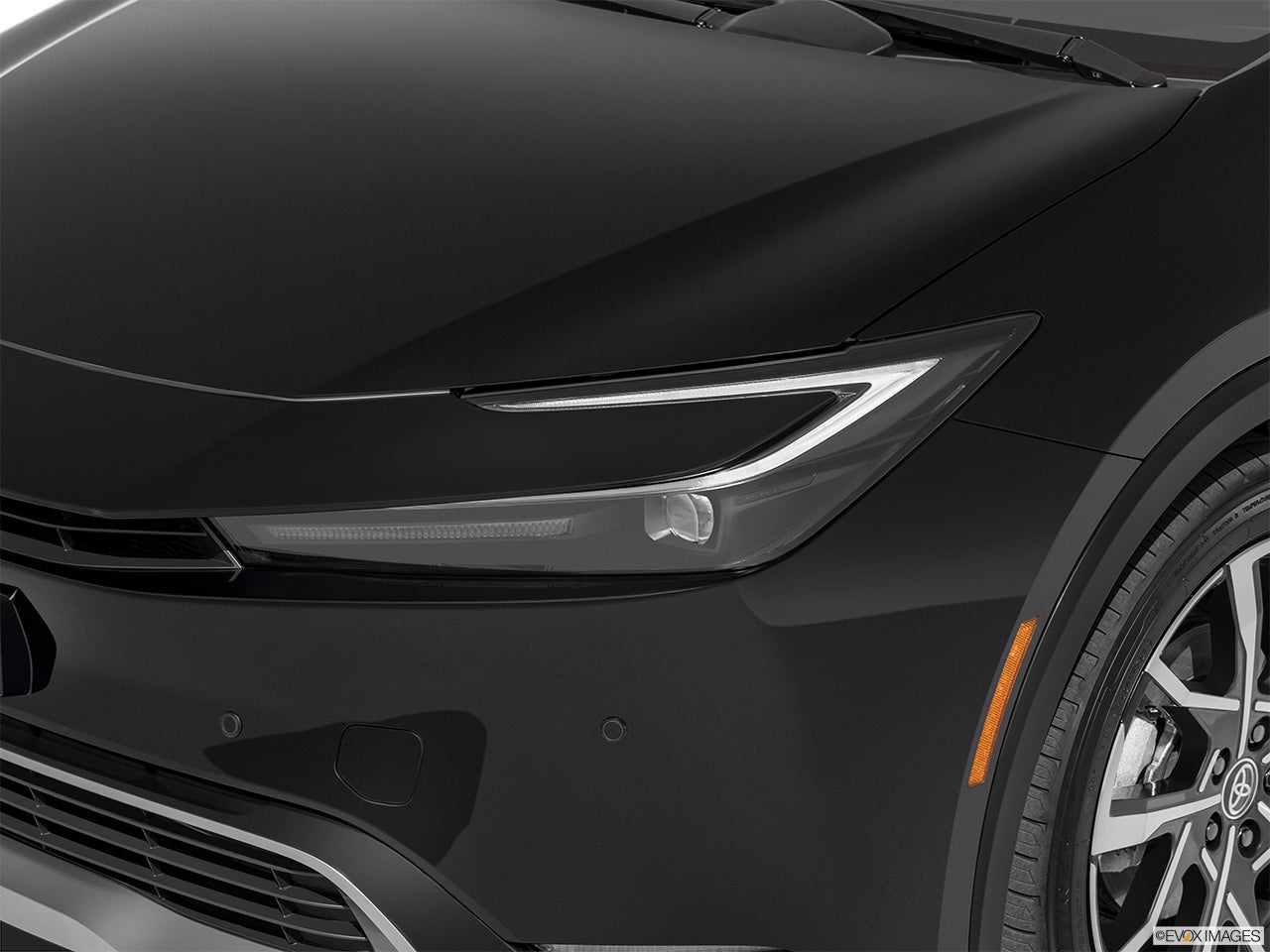 2025 Toyota Prius Plug-in Hybrid photo