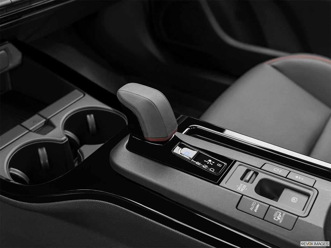 2025 Toyota Prius Plug-in Hybrid photo