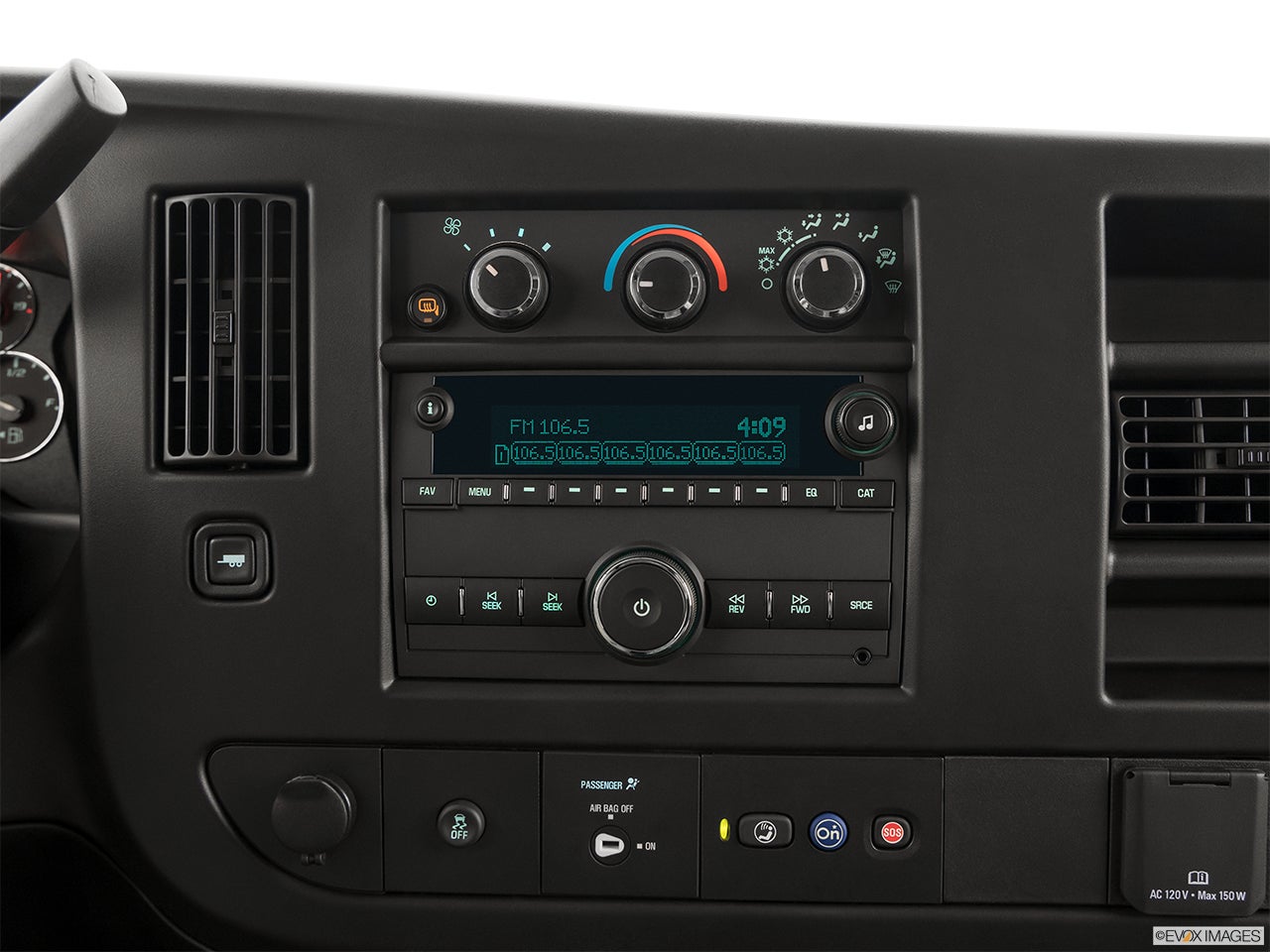 2025 Chevrolet Express photo