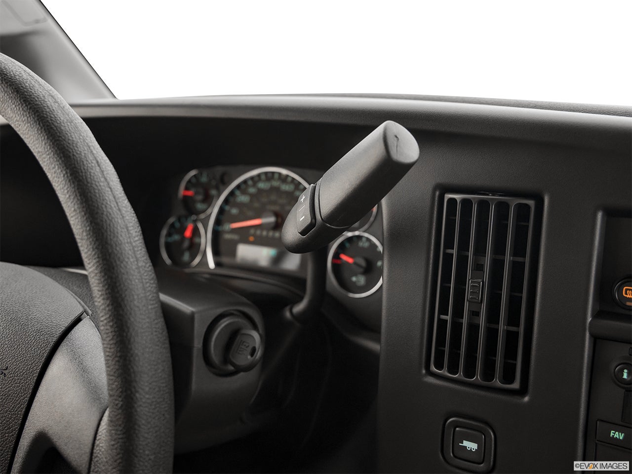 2025 Chevrolet Express photo