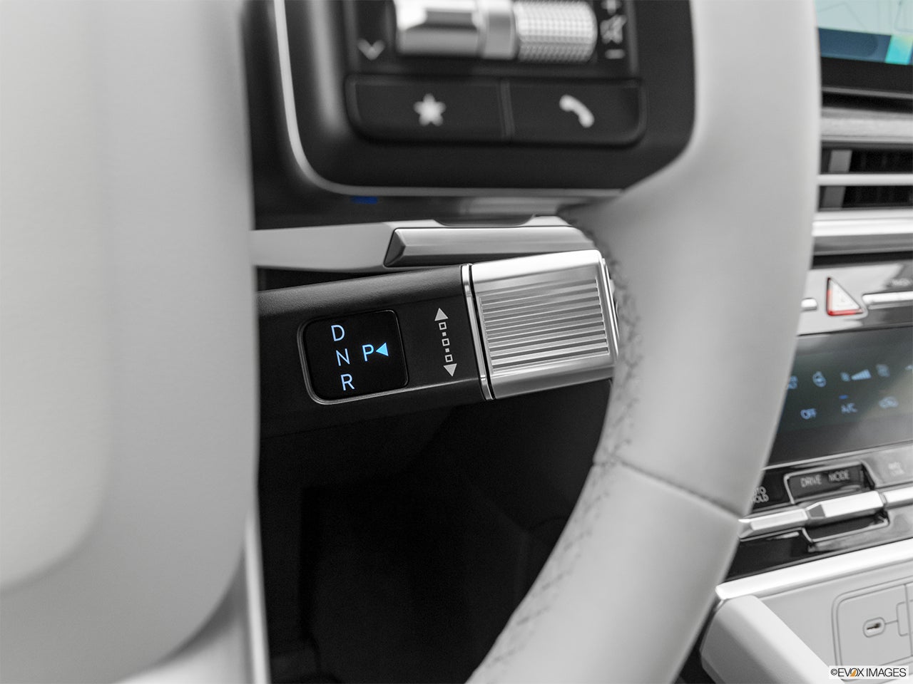 2025 Hyundai SANTA FE Hybrid photo