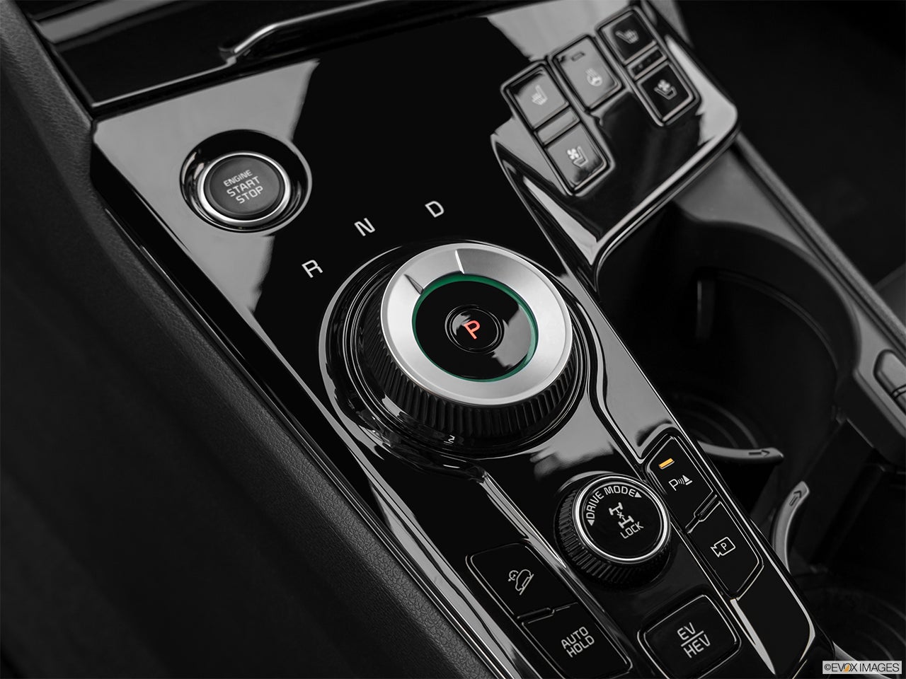 2025 Kia Sportage Plug-In Hybrid photo