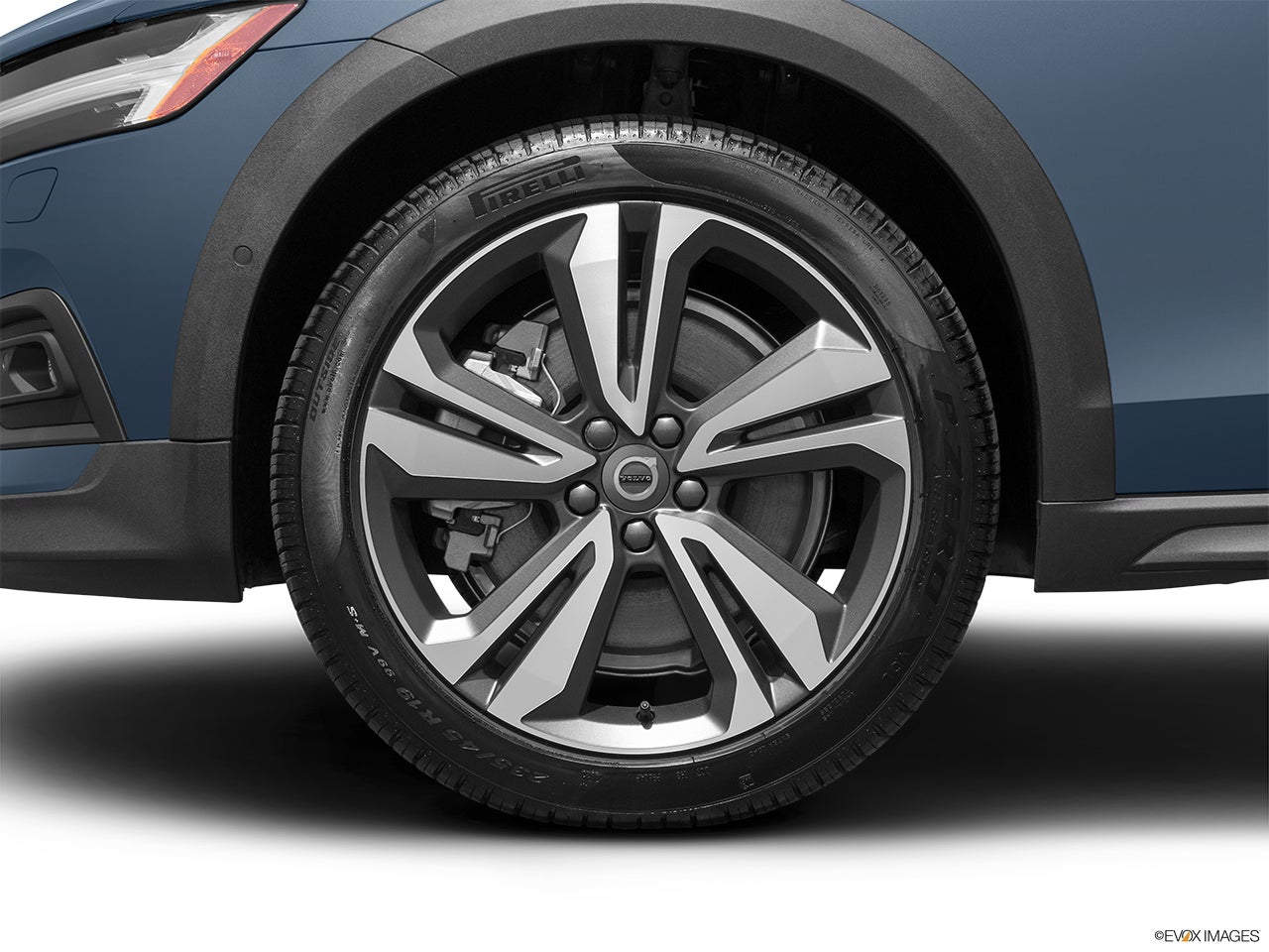 2025 Volvo V60 Cross Country photo