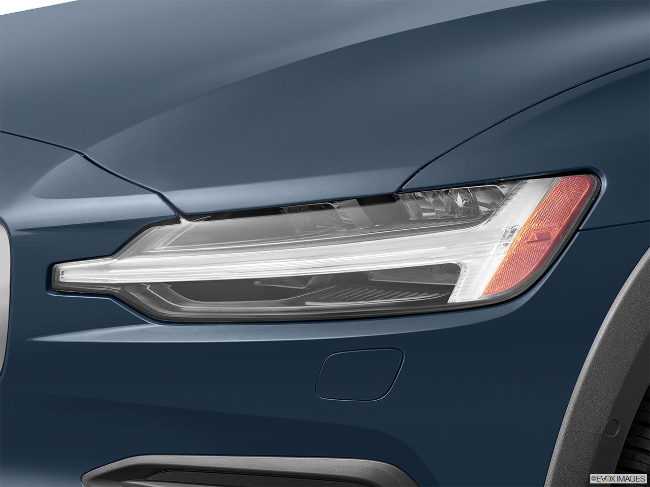 2025 Volvo V60 Cross Country photo