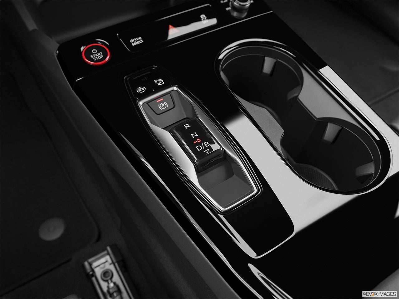 2025 Audi SQ6 e-tron photo