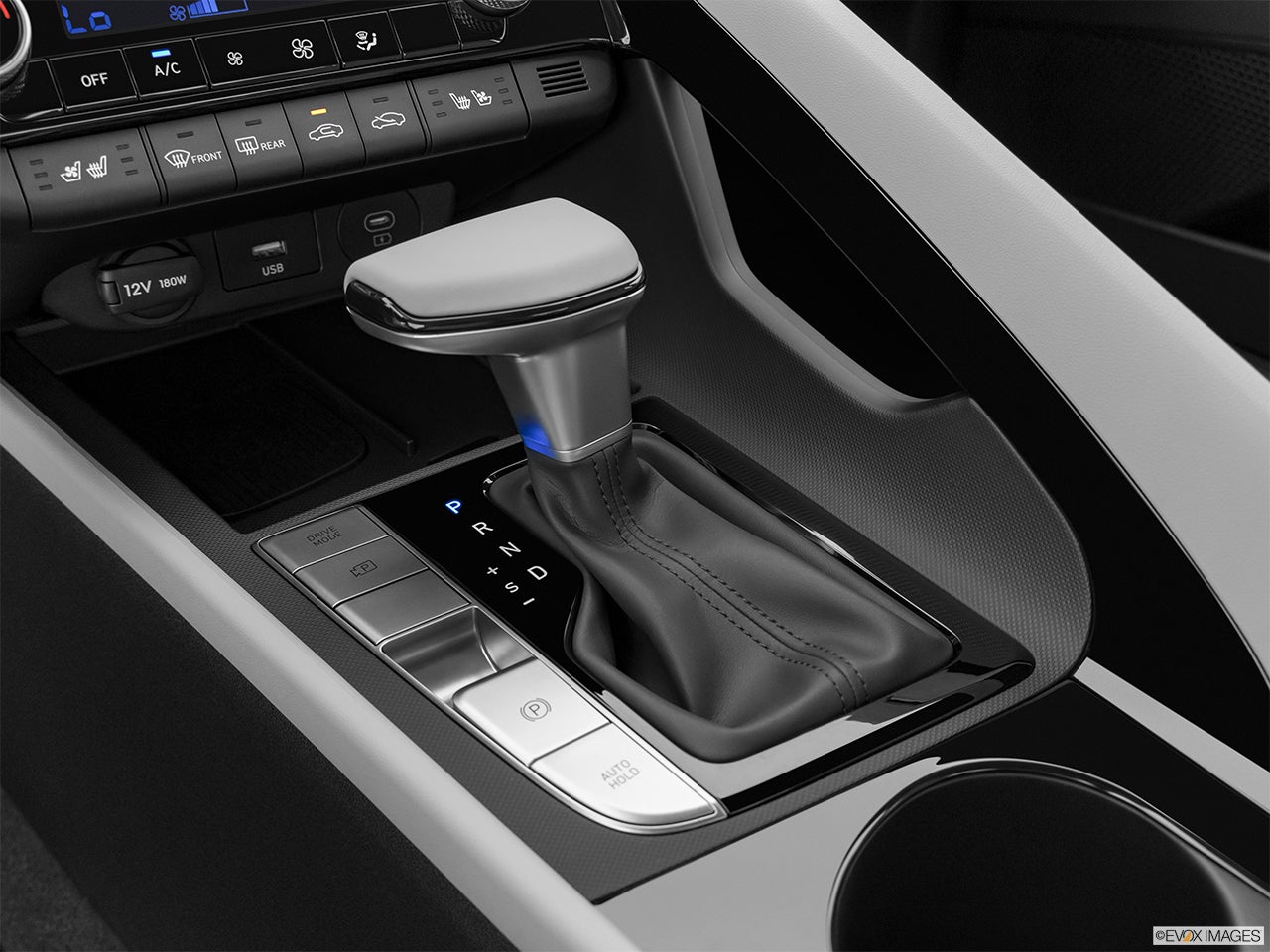 2025 Hyundai ELANTRA Hybrid photo