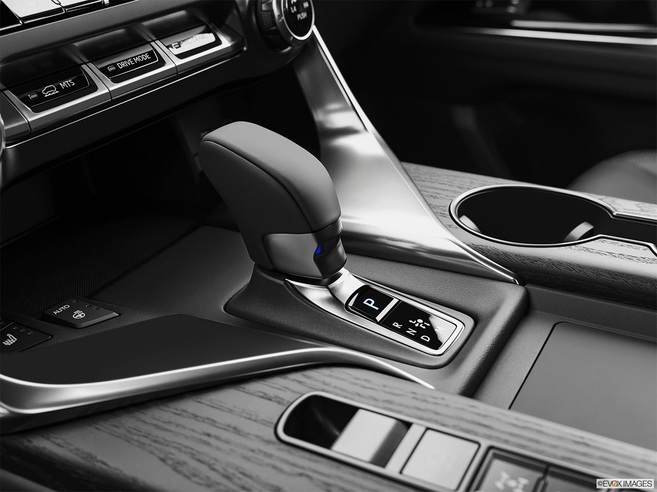 2025 Lexus LX 700h photo