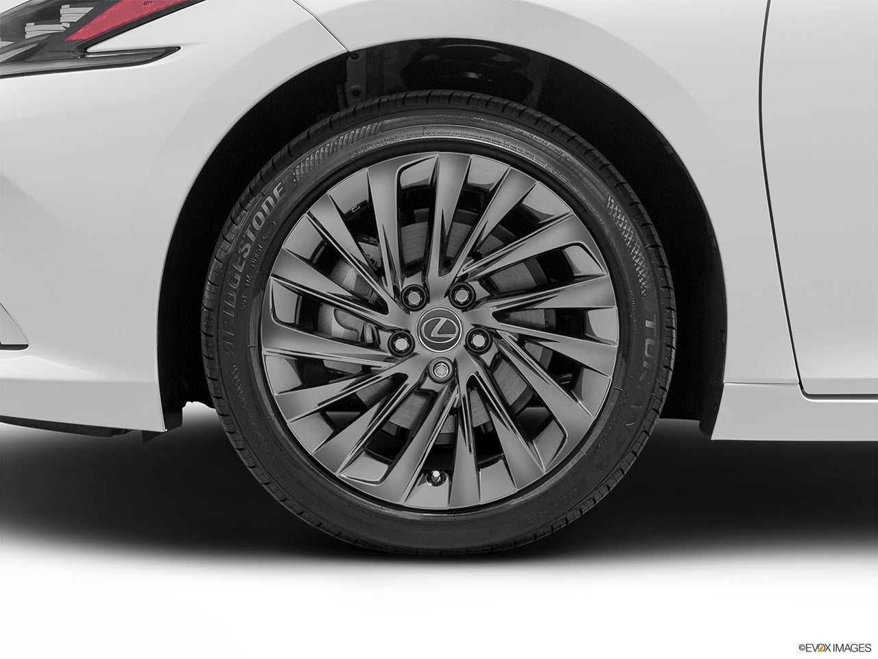 2025 Lexus ES 300h photo