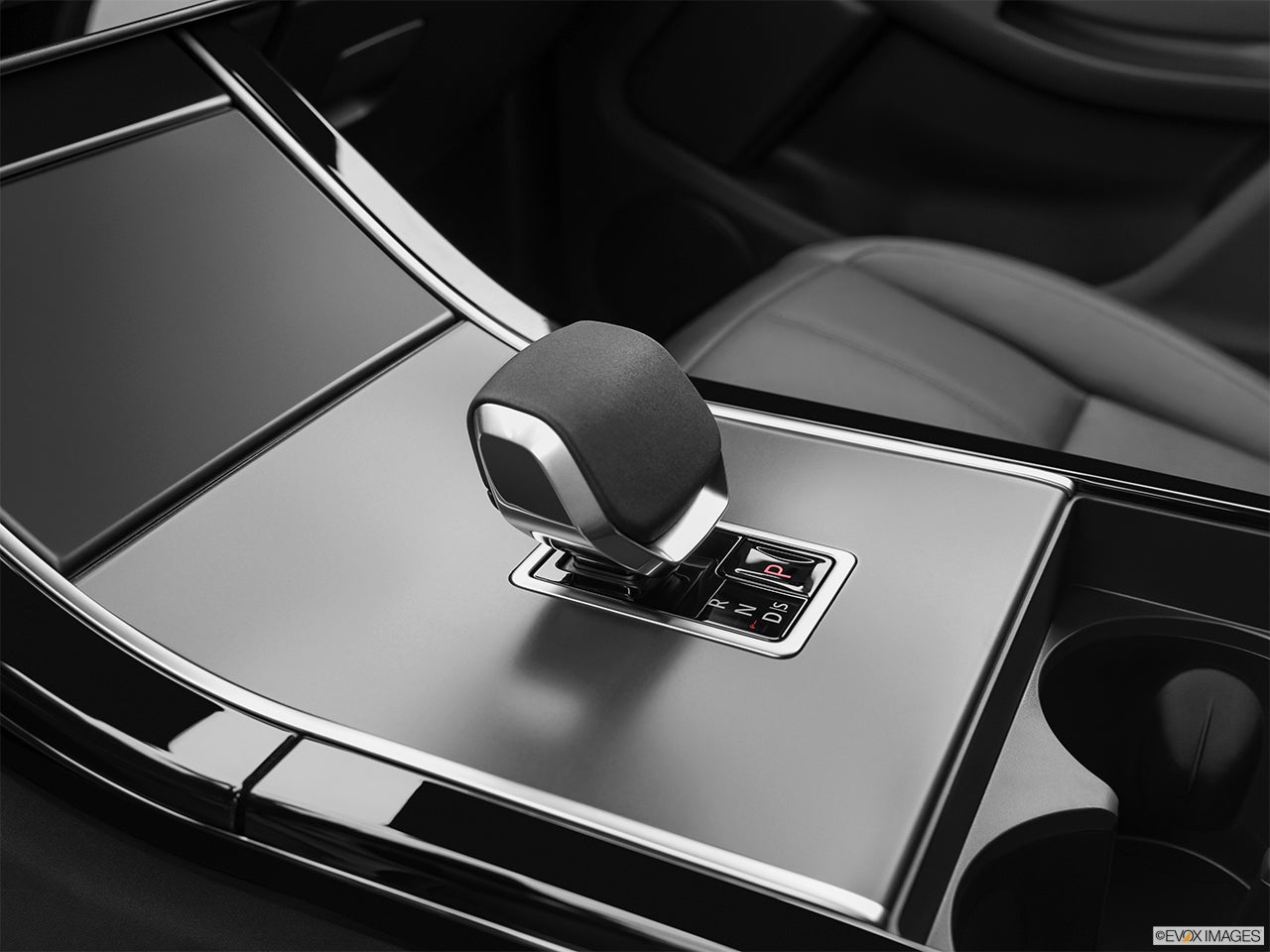 2026 Land Rover Range Rover Evoque photo