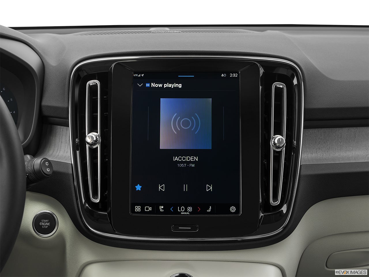 2026 Volvo XC40 photo