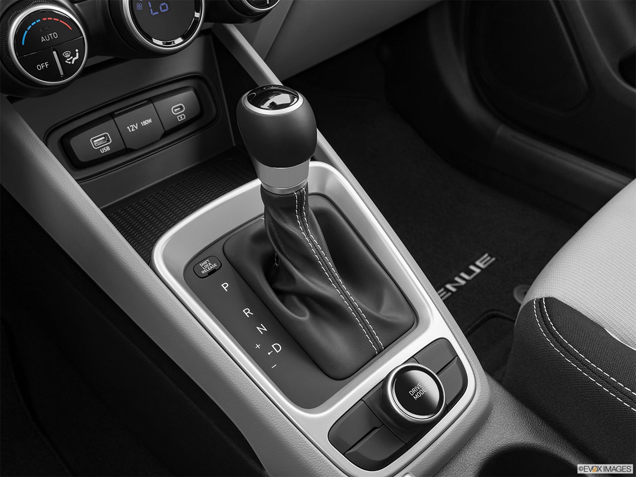 2025 Hyundai VENUE photo