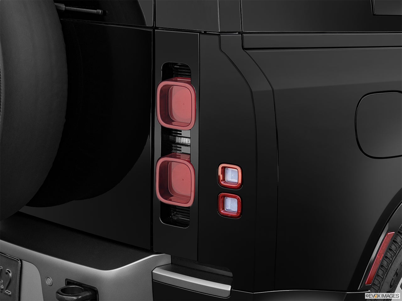 2025 Land Rover Defender photo