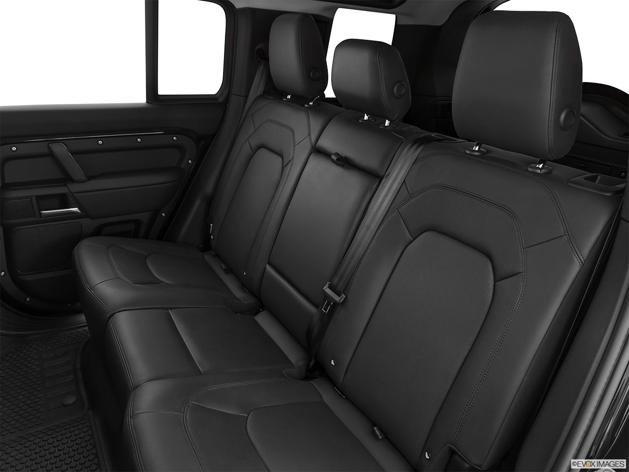 2025 Land Rover Defender photo