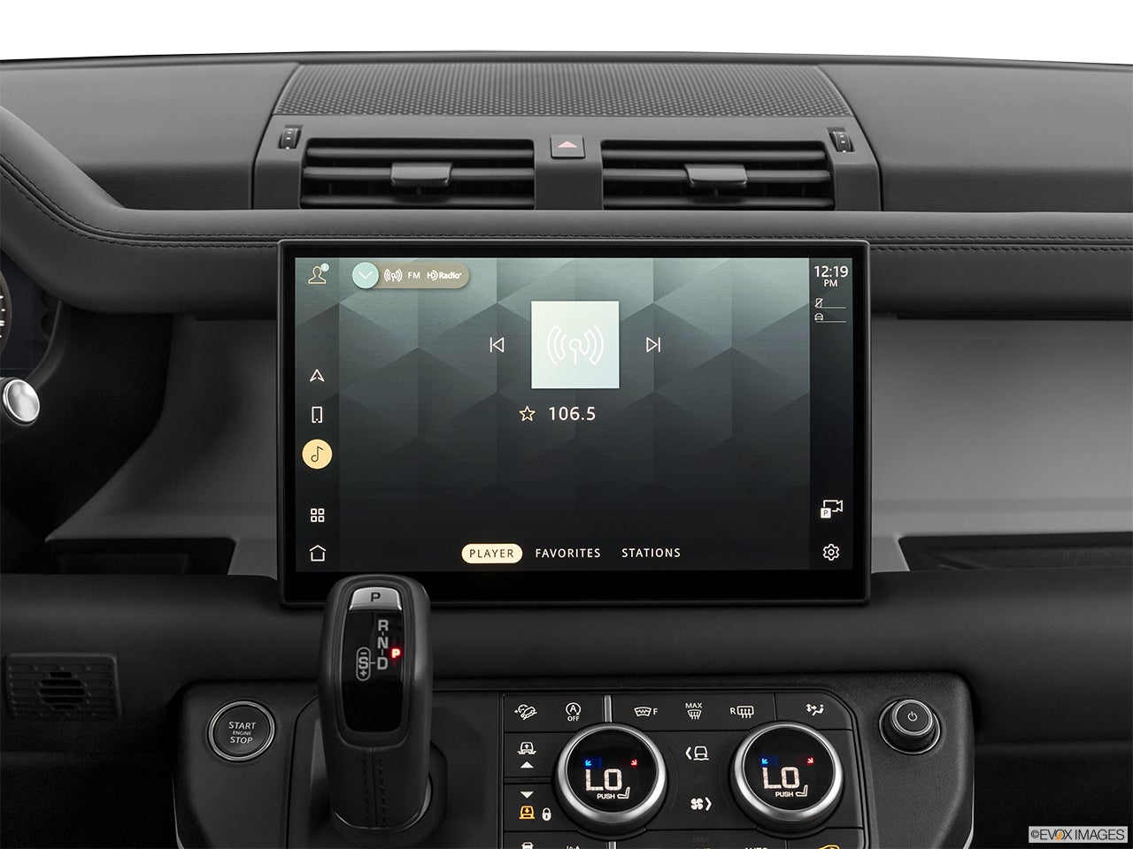 2025 Land Rover Defender photo