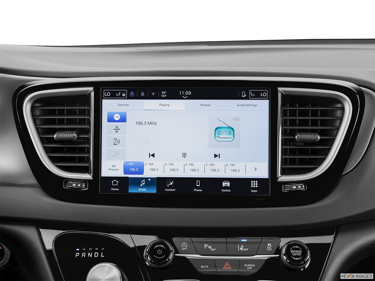 2026 Chrysler Voyager photo