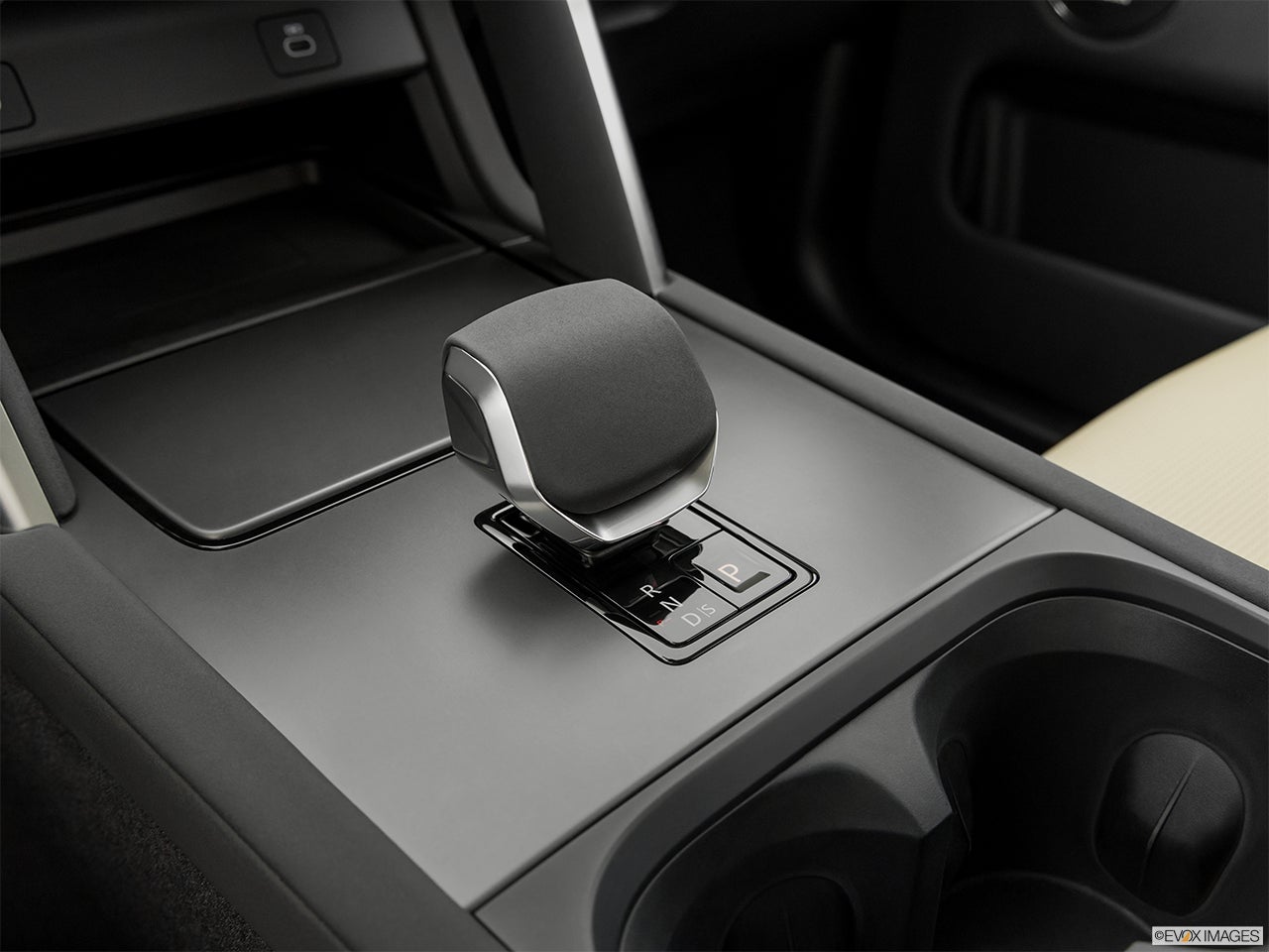 2026 Land Rover Discovery Sport photo