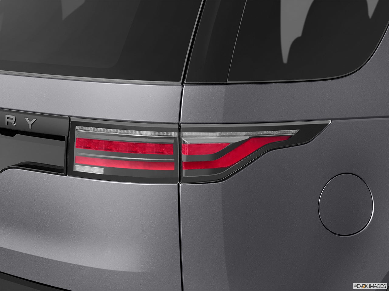 2025 Land Rover Discovery photo