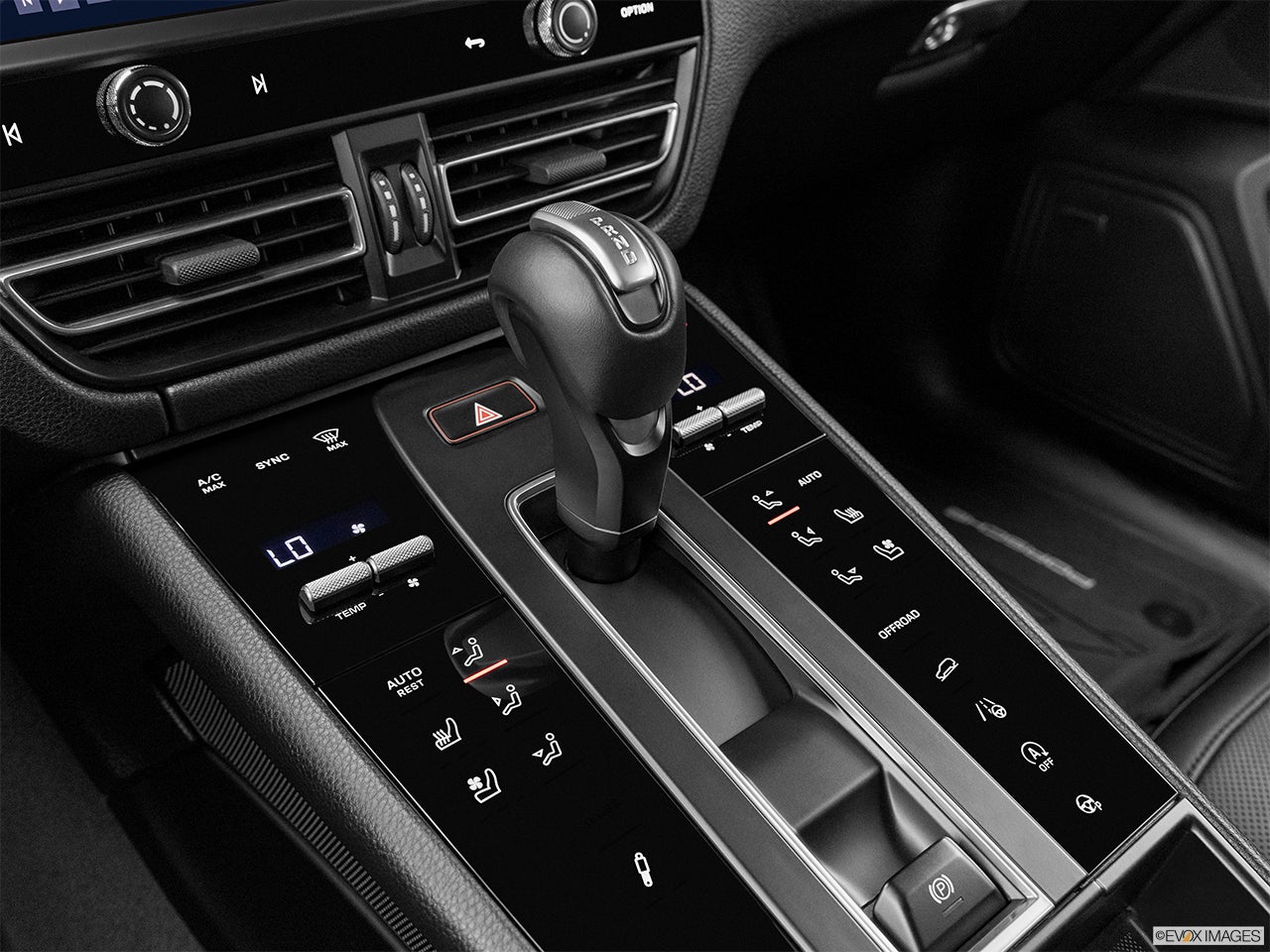 2026 Porsche Macan photo