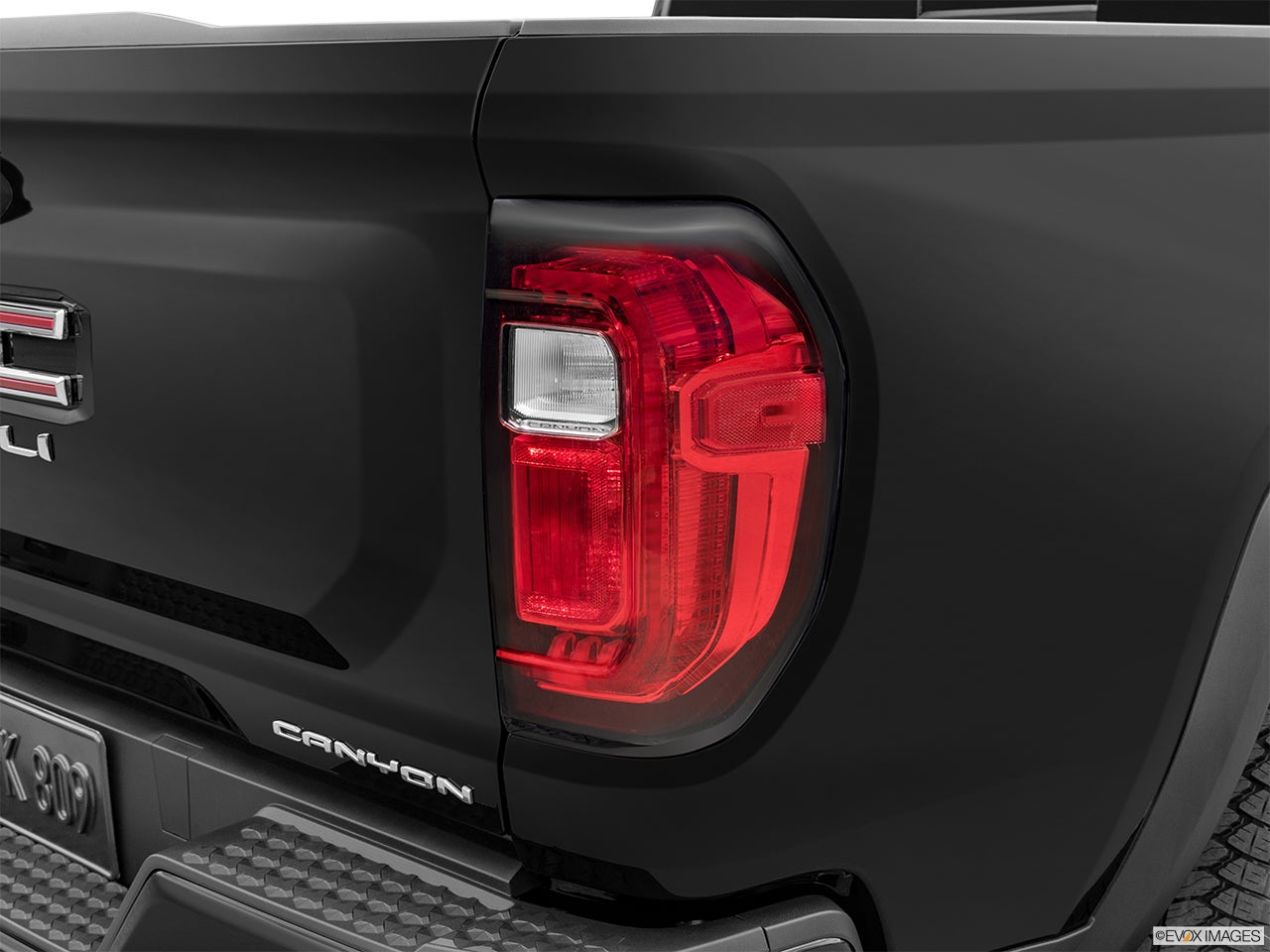 2025 GMC Canyon photo