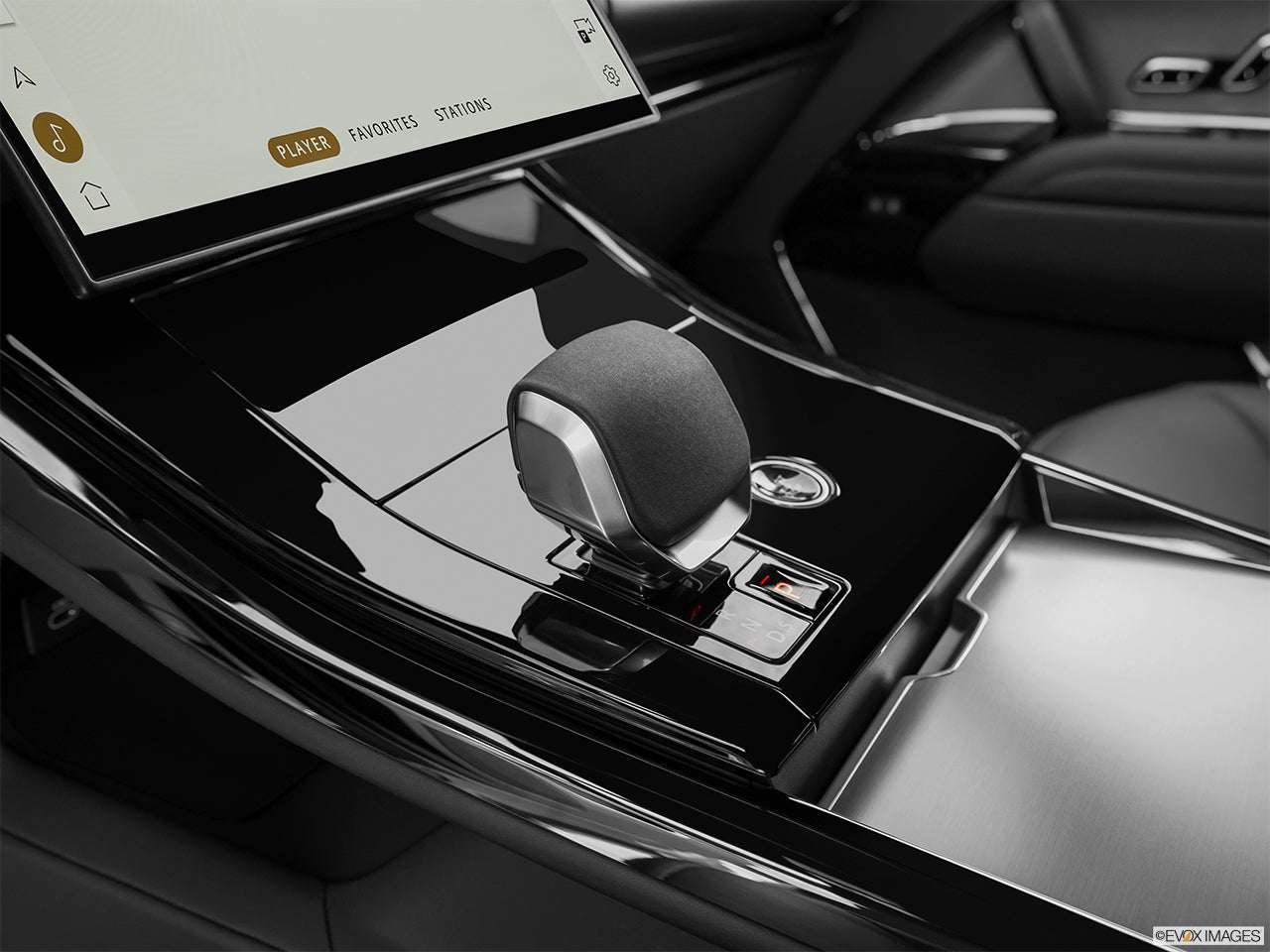 2026 Land Rover Range Rover Sport photo