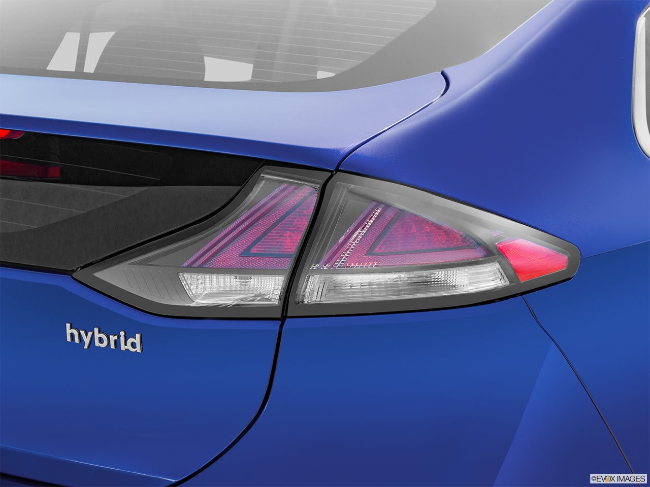 2022 Hyundai IONIQ Hybrid photo