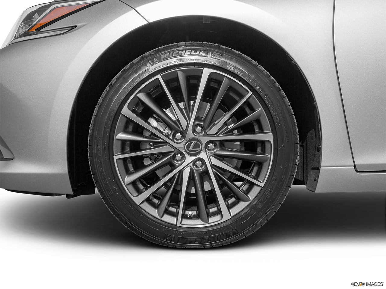 2022 Lexus ES 300h photo