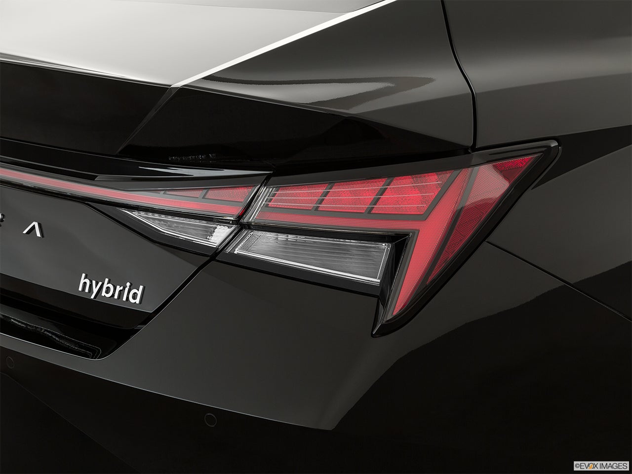 2022 Hyundai ELANTRA Hybrid photo