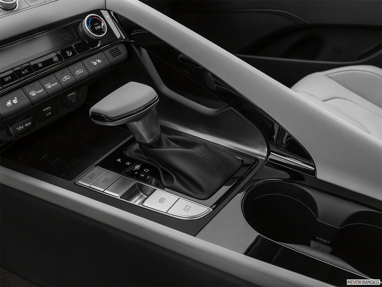 2022 Hyundai ELANTRA Hybrid photo