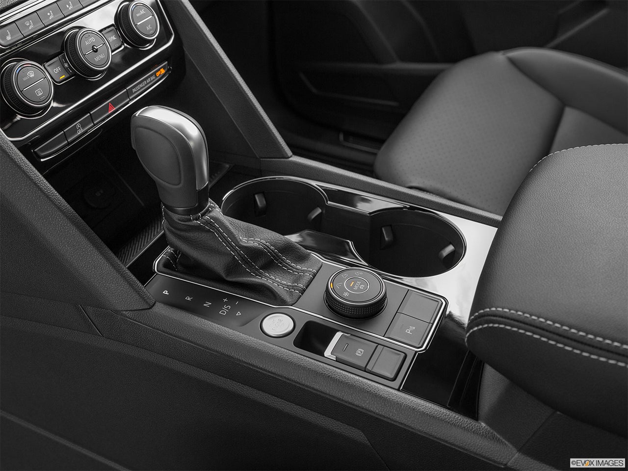 2023 Volkswagen Atlas Cross Sport photo