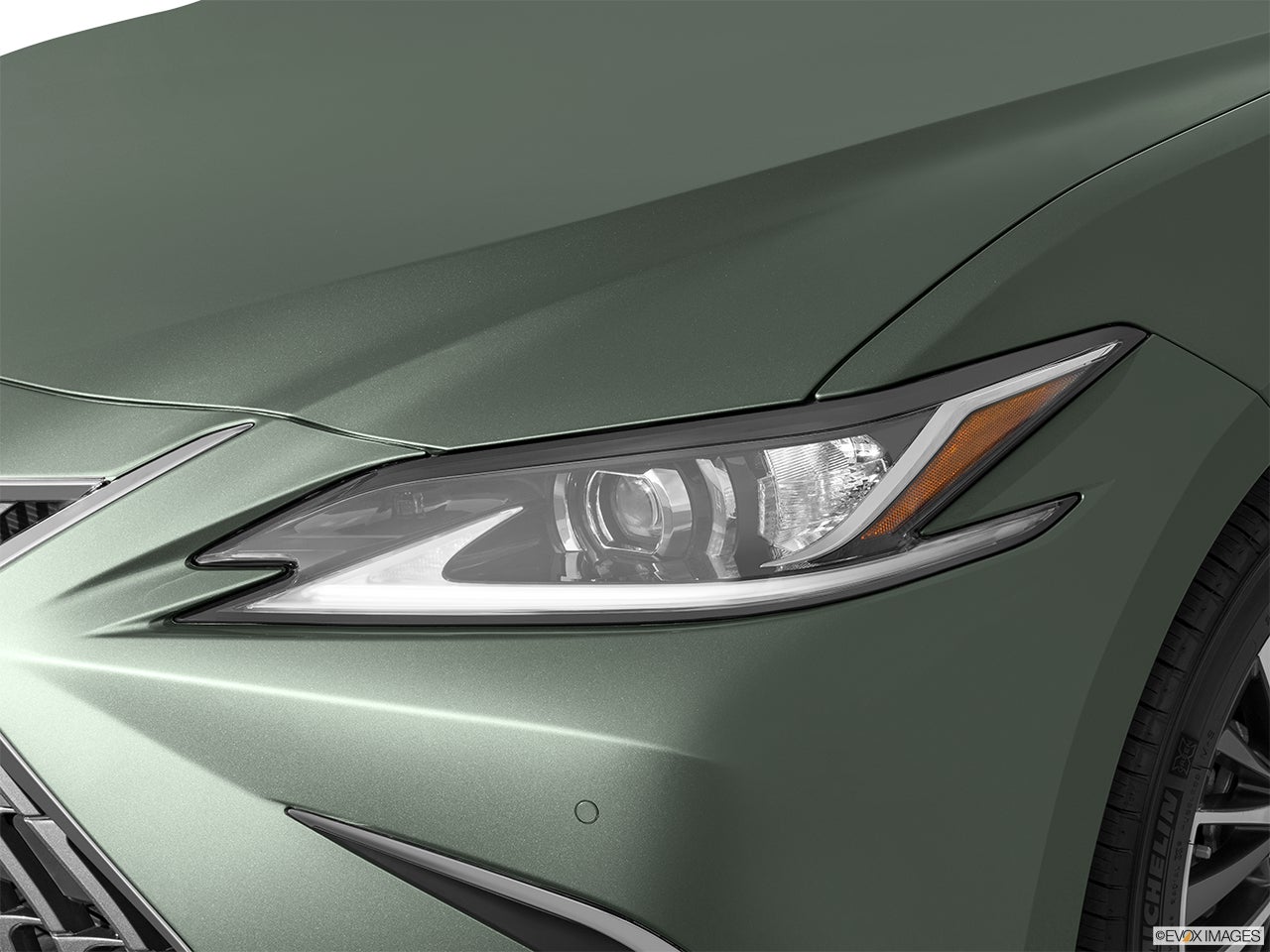 2023 Lexus ES 300h photo