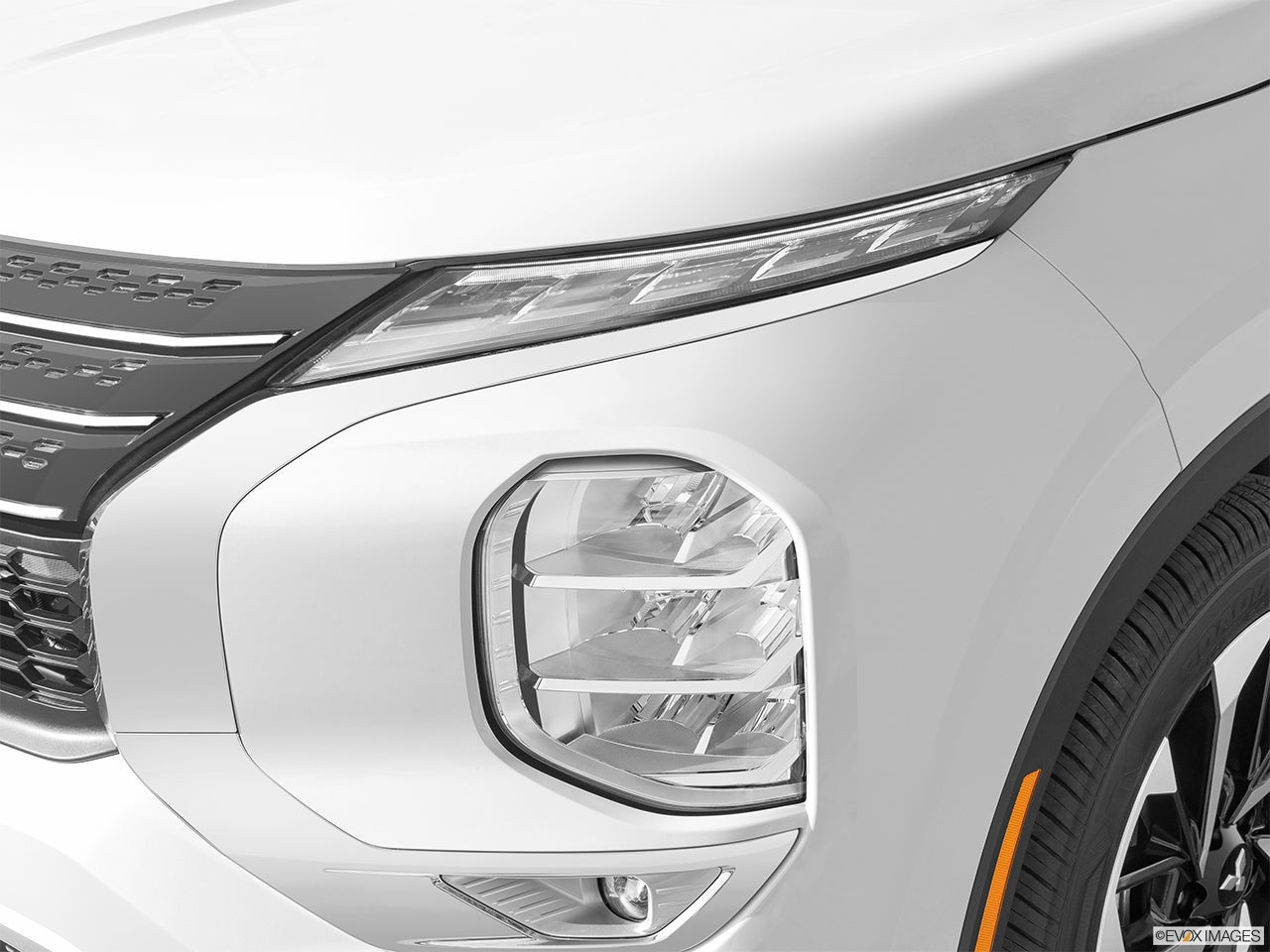 2023 Mitsubishi Outlander photo