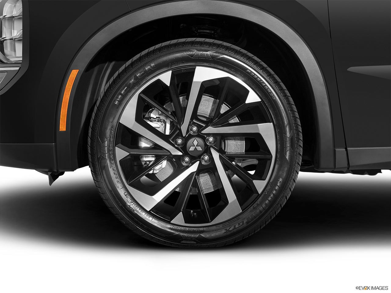 2023 Mitsubishi Outlander PHEV photo