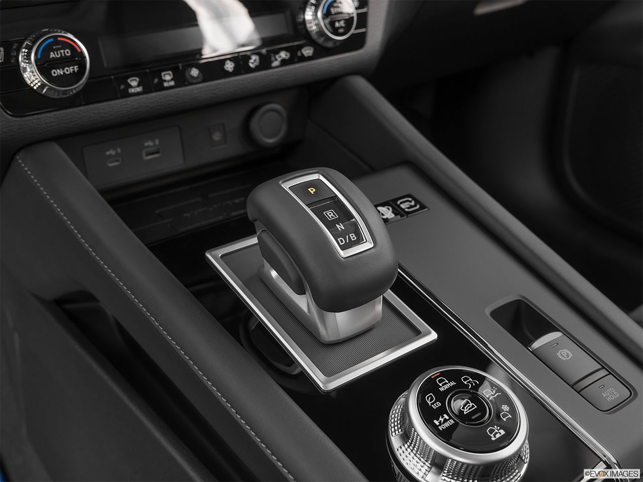 2023 Mitsubishi Outlander PHEV photo