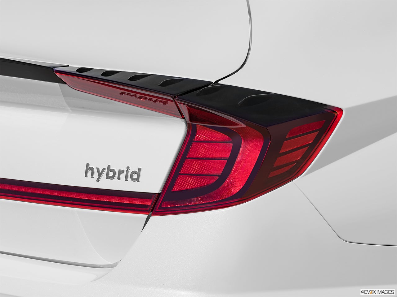 2025 Hyundai SONATA Hybrid photo