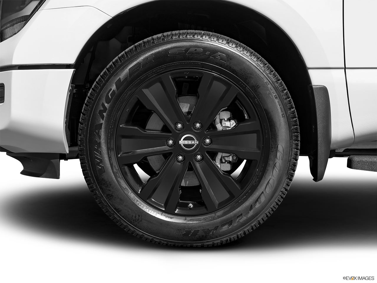2023 Nissan Titan photo