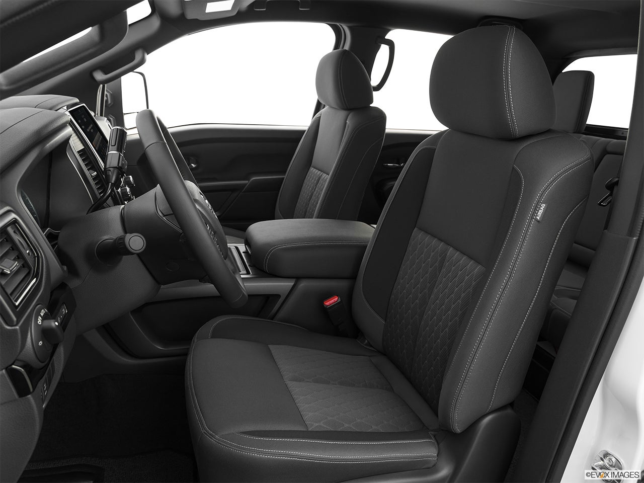 2023 Nissan Titan photo