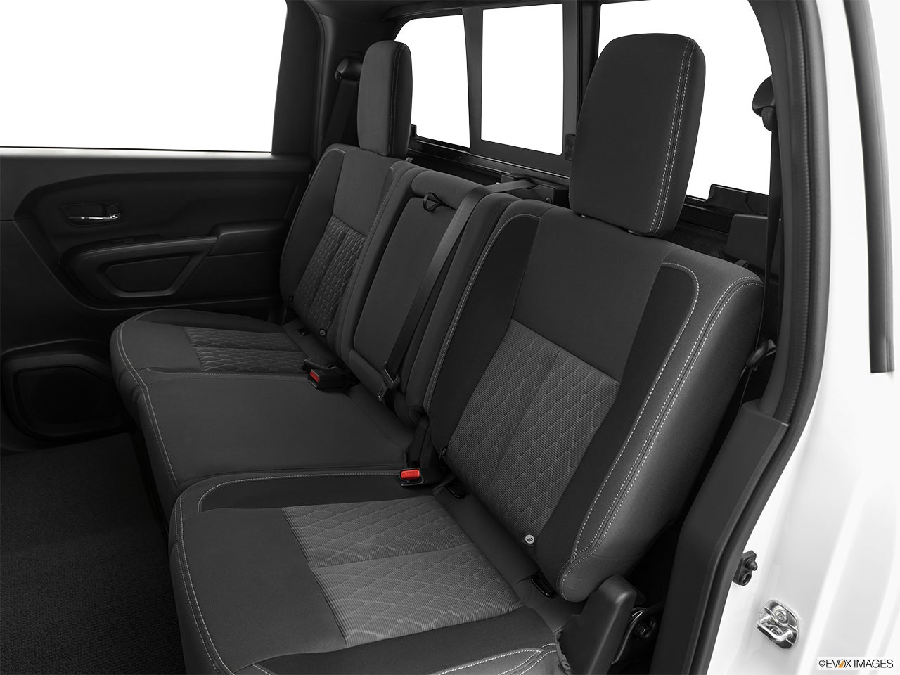 2023 Nissan Titan photo