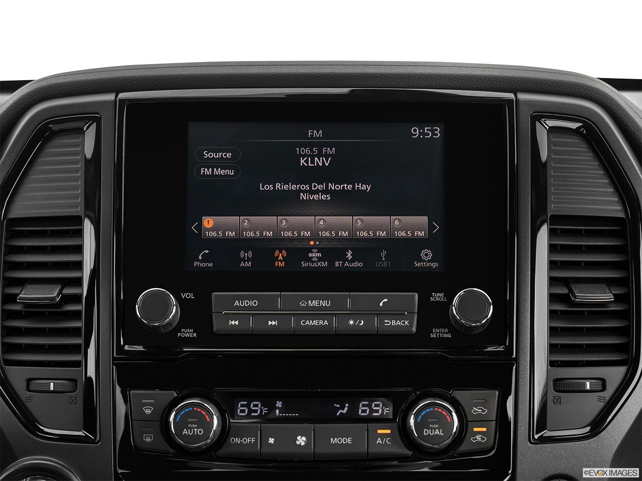 2023 Nissan Titan photo