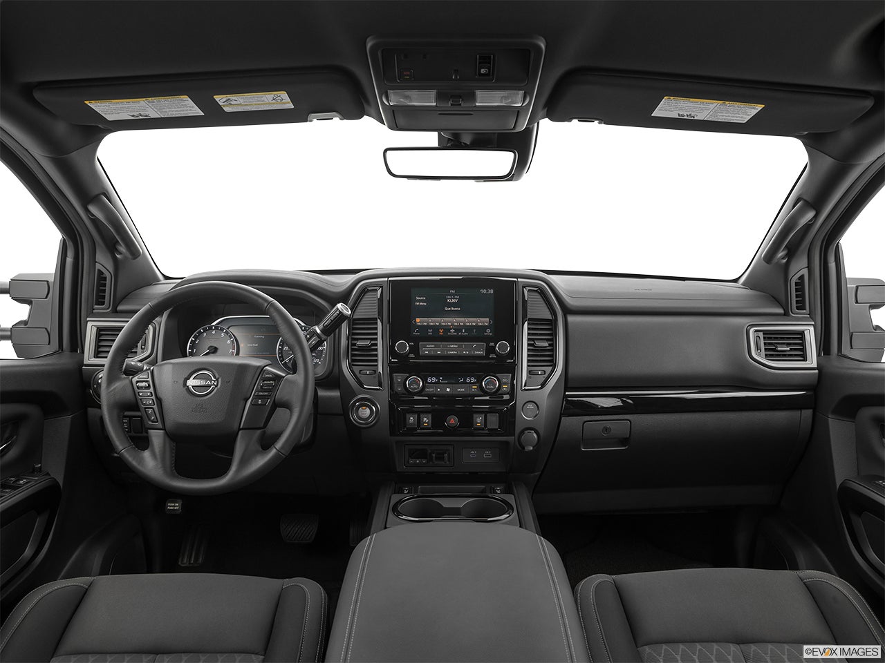 2023 Nissan Titan photo